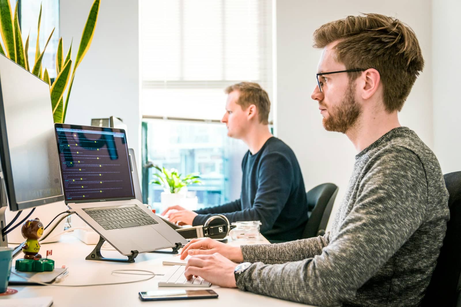 IT support professional helping a customer with website and hosting